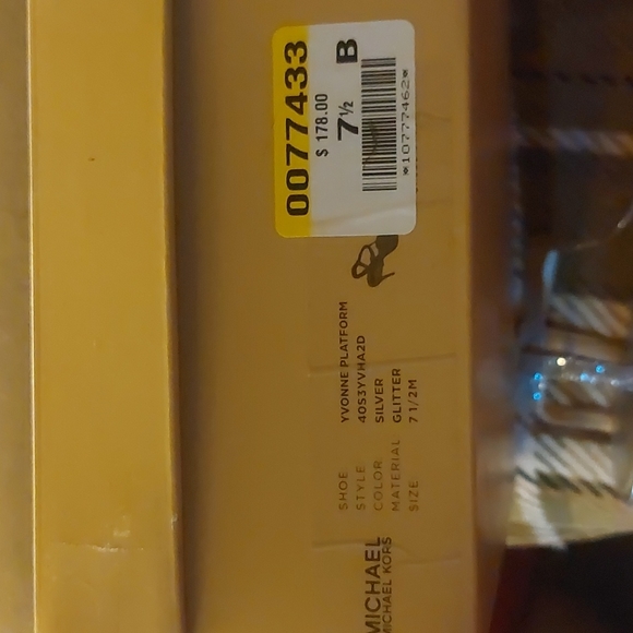Michael kors silver heels size 7.5 - Picture 3 of 7